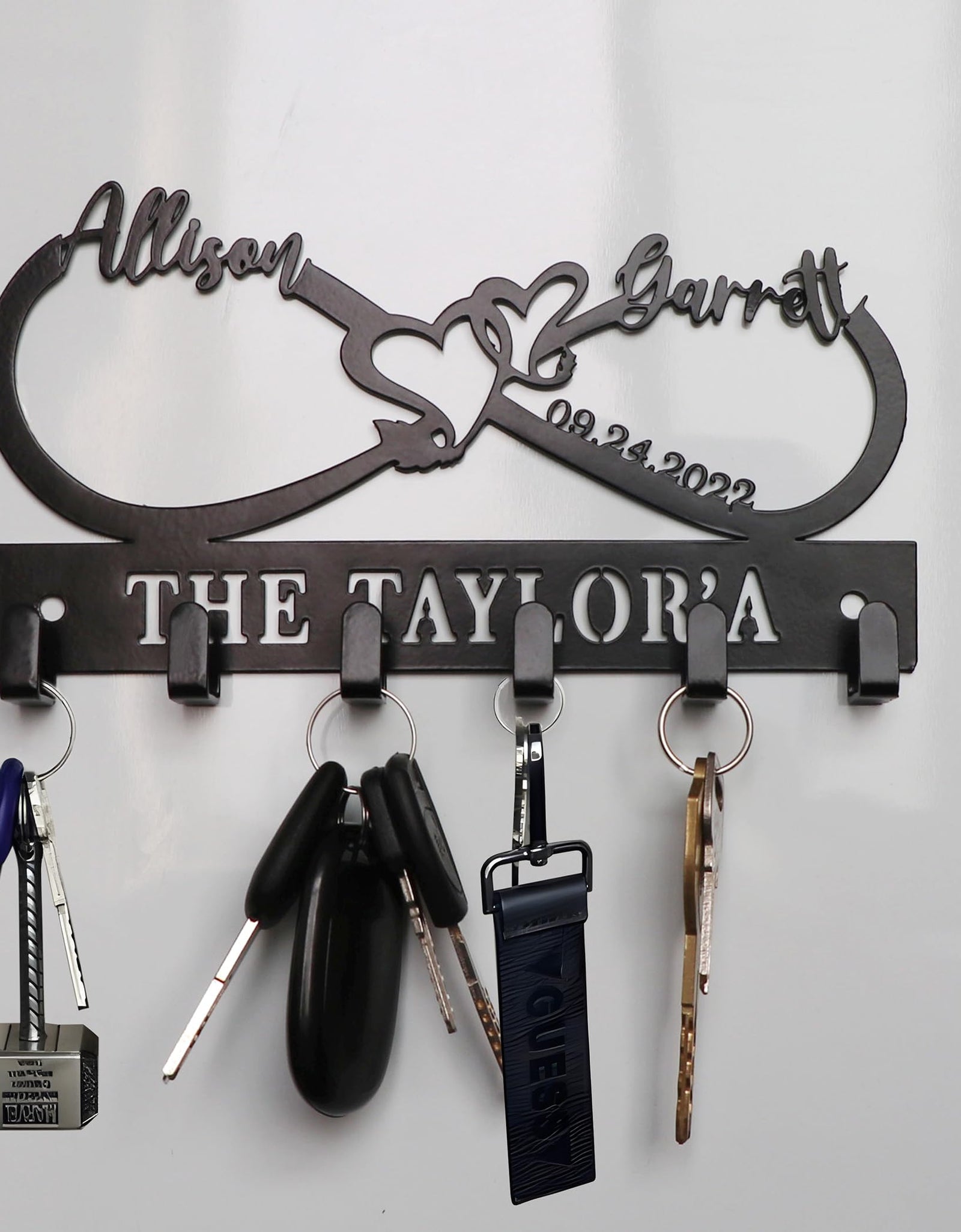 Personalized Key Holder Sign Custom Infinity Metal Key Holder Custom Wall Mount Wall Decor for Restaurant Doorway Kitchen Wall Decor Wedding Gift Holder New House Decoration