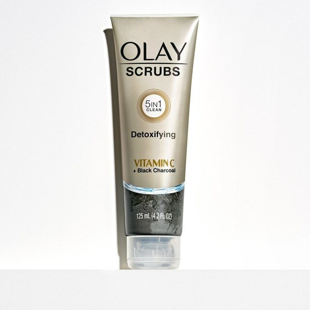 Olay Detoxifying Face Scrub with Vitamin C and Black Charcoal, 4.2 Fl Oz